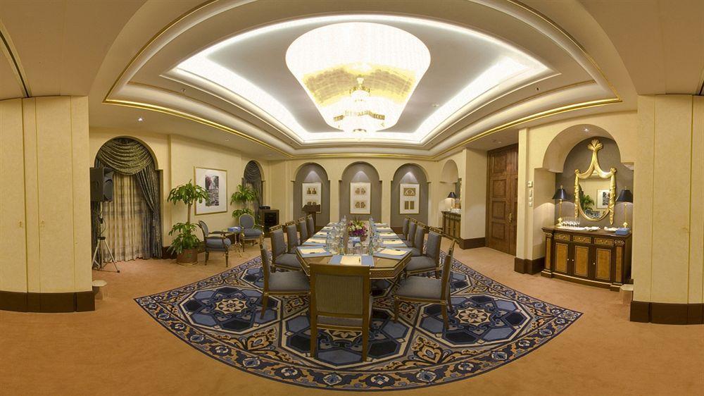 Hotel Waldorf Astoria - Qasr Al Sharq 5*