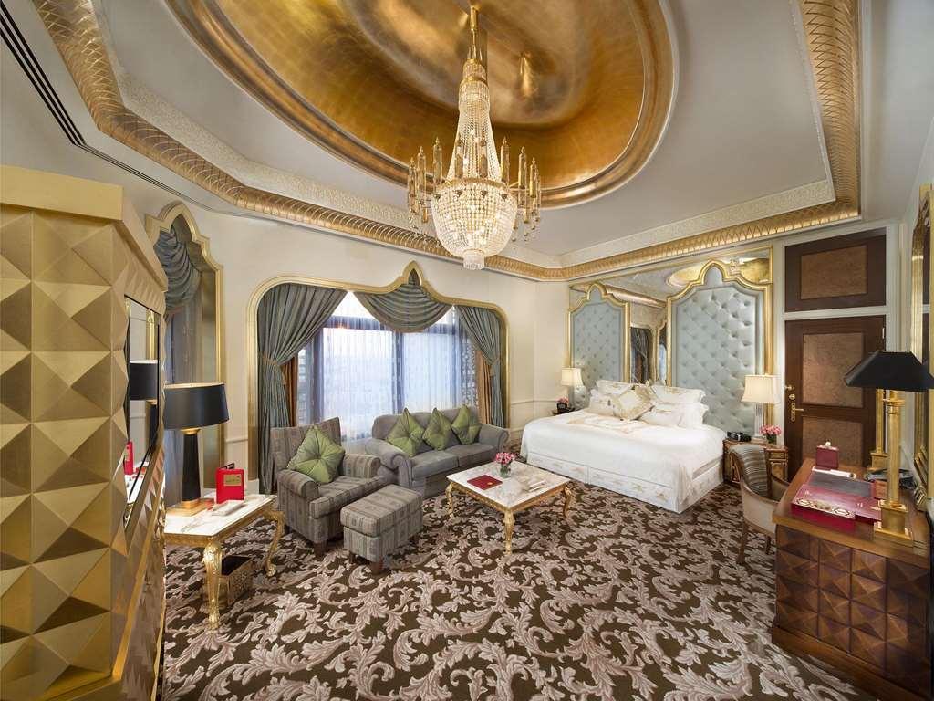 Waldorf Astoria - Qasr Al Sharq 5*